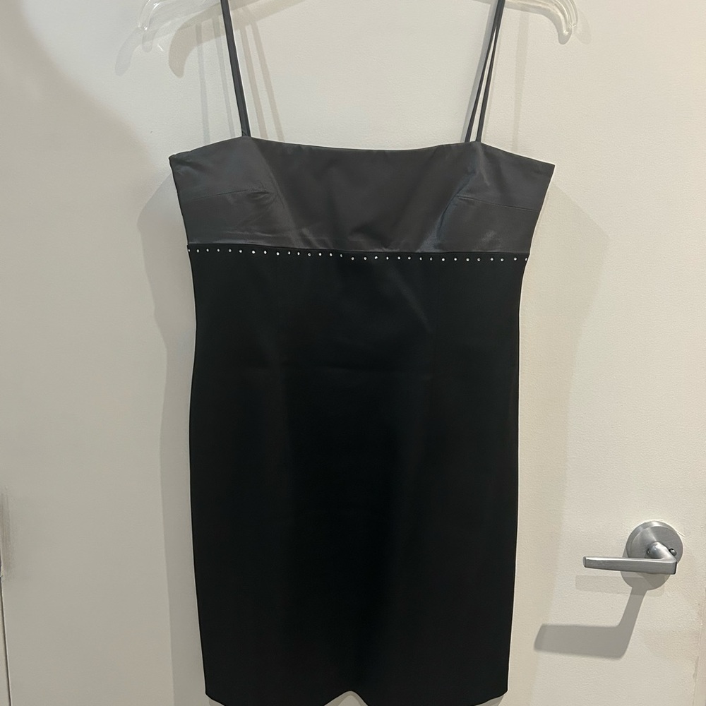 Gorgeous LAUNDRY cocktail satin dress